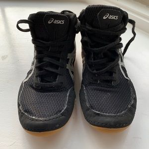 Size 13 asics wrestling shoes